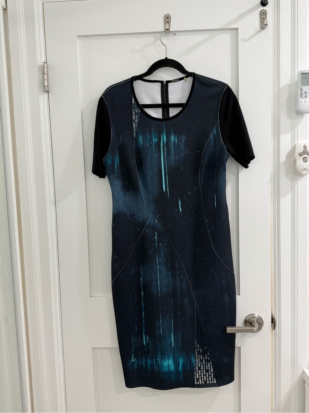 Elie Tahari teal + black patterned sheath dress w/ ribbed sleeves